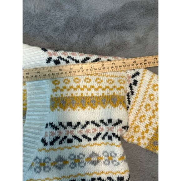 Hem and Thread Women's Large Patterned V-Neck Button-Up Cardigan - Picture 5 of 9